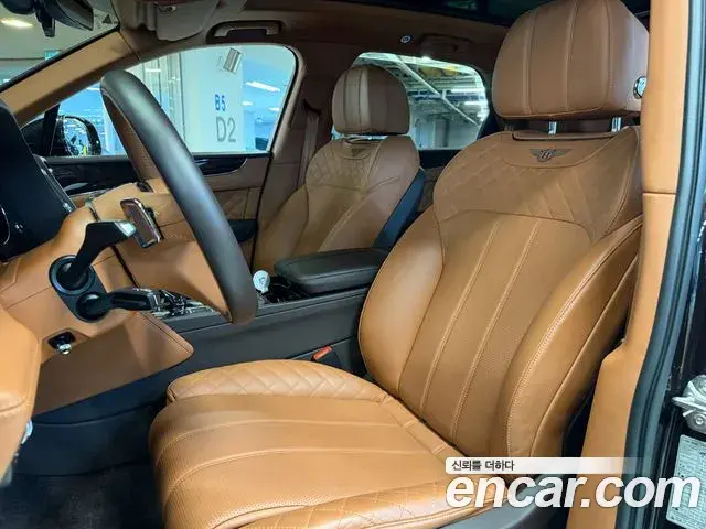 Bentley Bentayga 2018 — ფოტო 8/20
