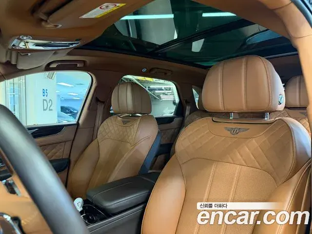 Bentley Bentayga 2018 — ფოტო 17/20