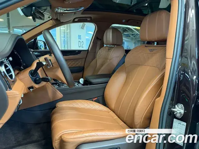 Bentley Bentayga 2018 — ფოტო 4/20