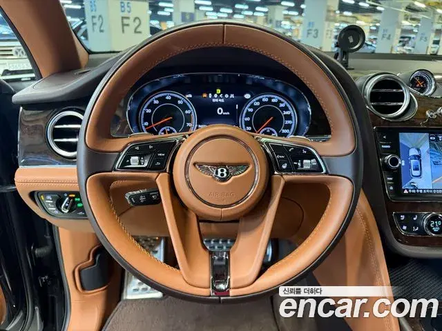 Bentley Bentayga 2018 — ფოტო 11/20
