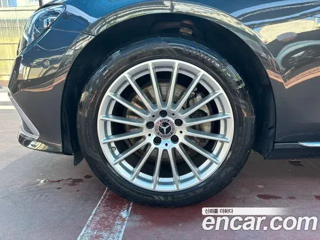 Mercedes-Benz E-Class 2023 — Фото 4/20