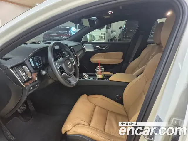 Volvo S60 2021 — ფოტო 11/18