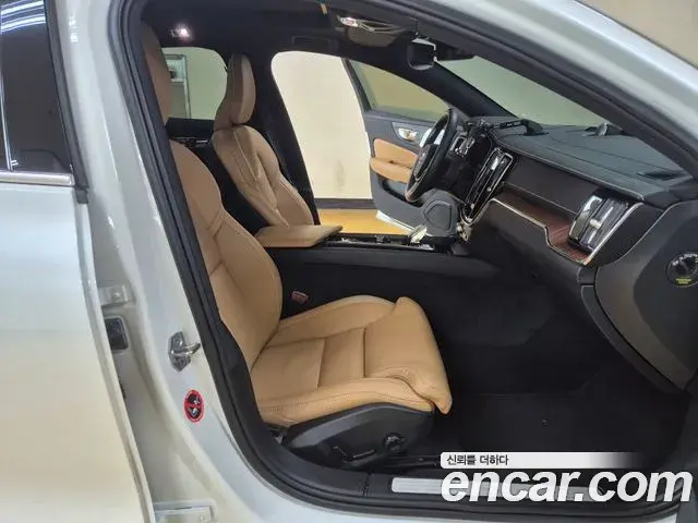 Volvo S60 2021 — ფოტო 7/18