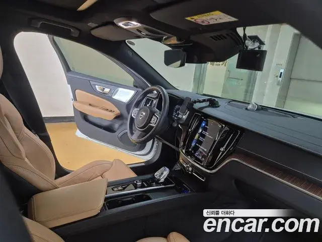Volvo S60 2021 — ფოტო 17/18