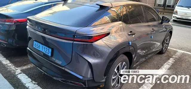 Lexus RZ450e 2023 — ფოტო 5/15