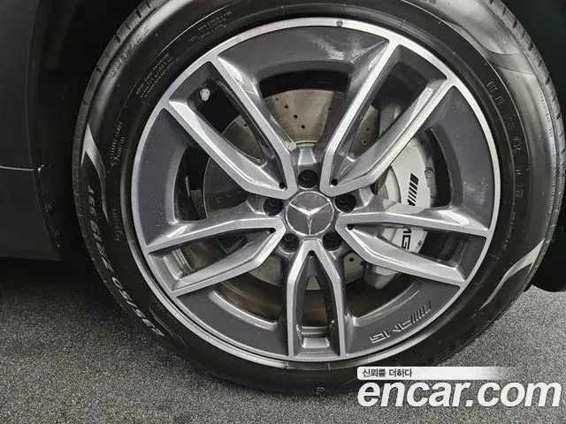 Mercedes-Benz GLB-Class 2025 — Фото 4/20