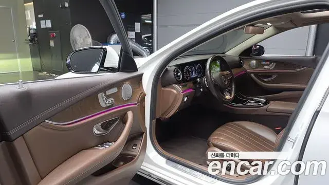 Mercedes-Benz E-Class 2018 — Фото 10/20