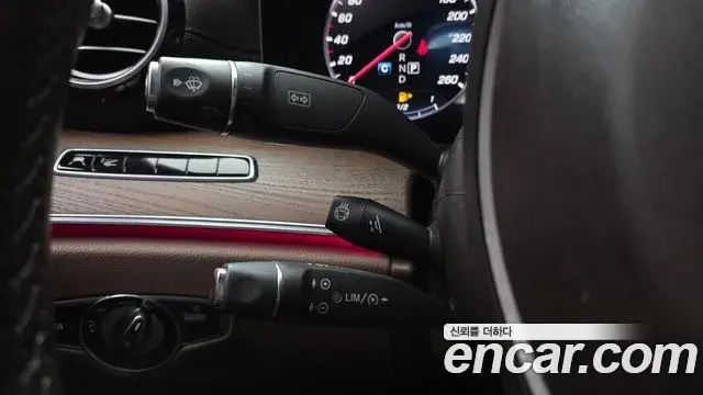 Mercedes-Benz E-Class 2018 — Фото 19/20