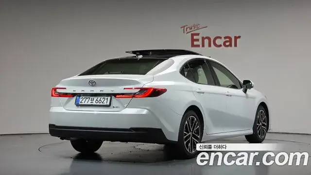 Toyota Camry 2026 — Photo 5/31
