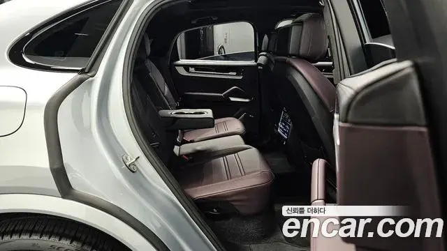 Porsche Cayenne 2024 — Фото 12/20