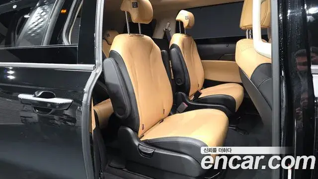 Kia Carnival 2021 — Photo 12/20