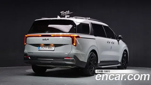 Kia Carnival 2025 — Photo 2/20