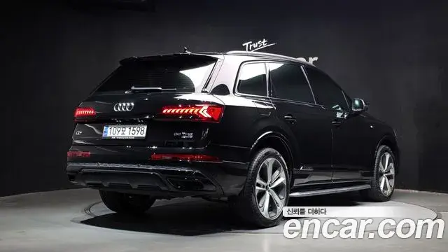 Audi Q7 2023 — Фото 2/20