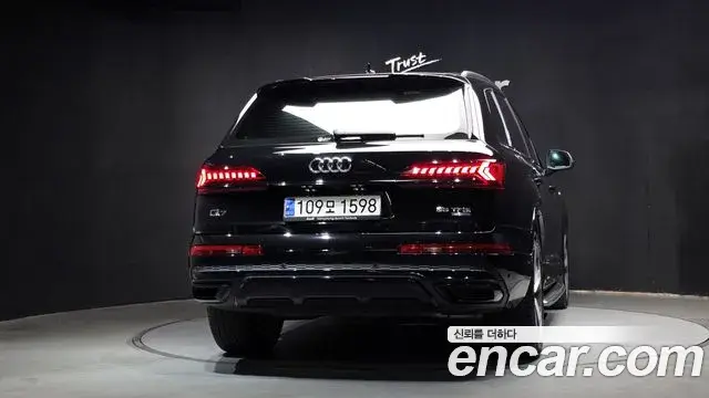 Audi Q7 2023 — Фото 4/20
