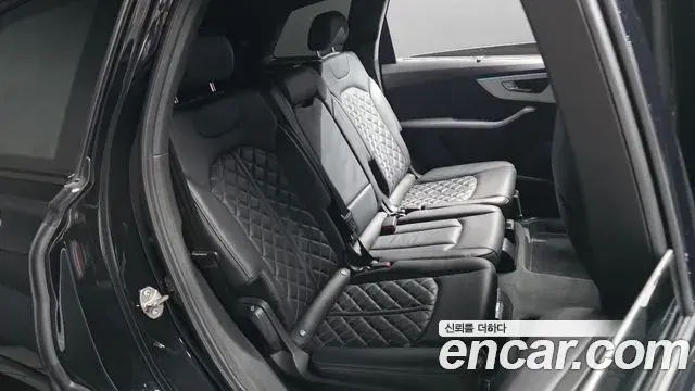 Audi Q7 2023 — Фото 11/20