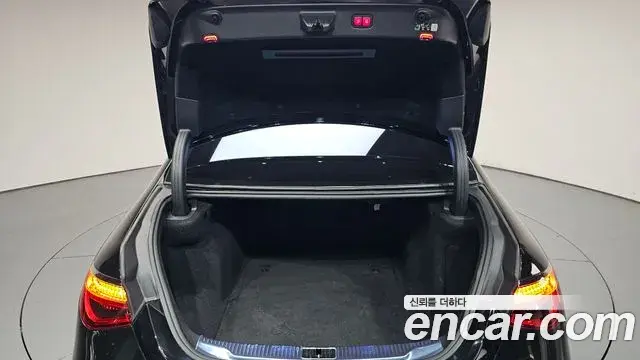 Mercedes-Benz S-Class 2022 — Photo 32/40
