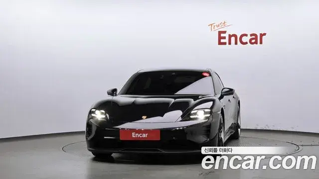 Porsche Taycan 2023 — Photo 19/20