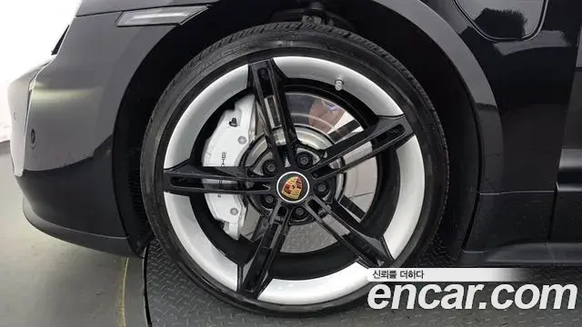 Porsche Taycan 2023 — Photo 6/20