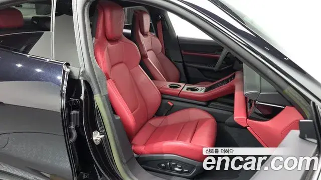 Porsche Taycan 2023 — Photo 17/20
