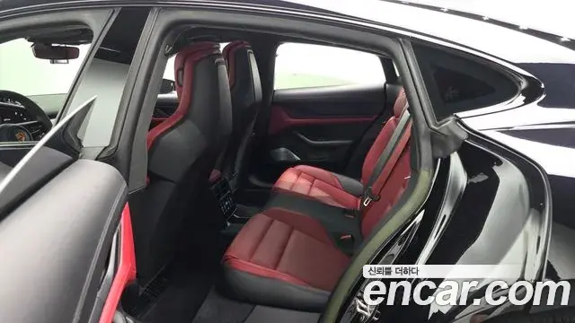 Porsche Taycan 2023 — Photo 13/20