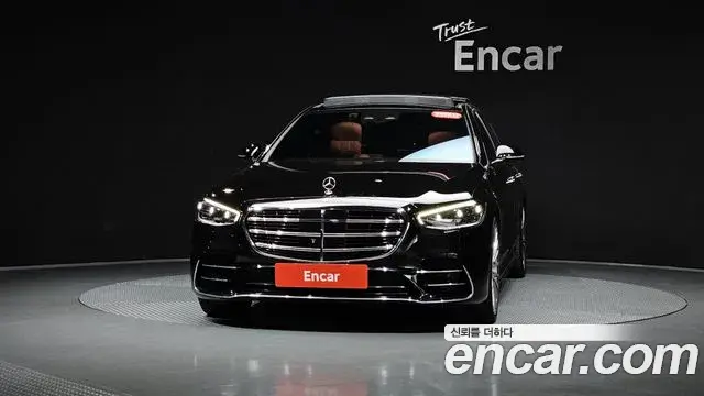Mercedes-Benz S-Class 2023 — Photo 7/33