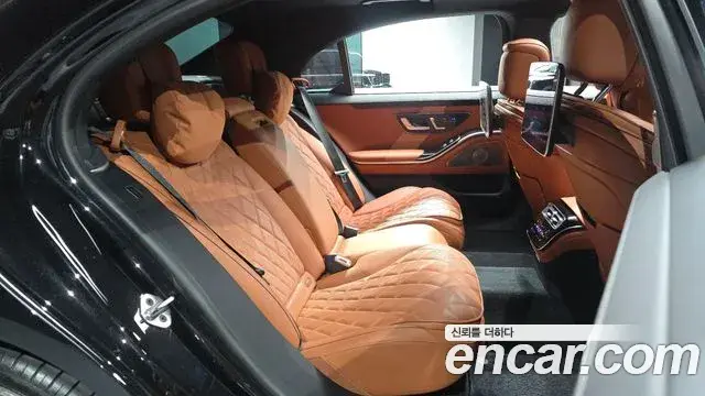 Mercedes-Benz S-Class 2023 — Photo 22/33