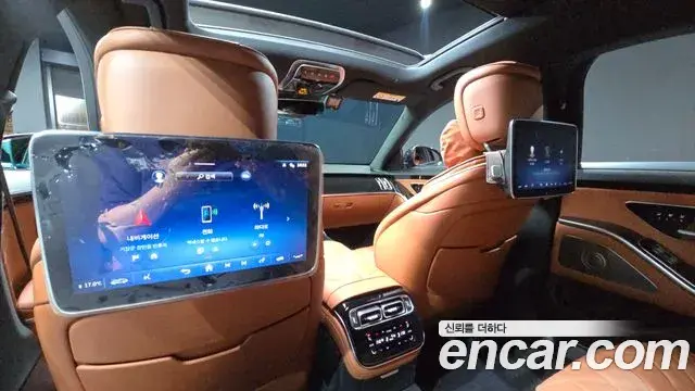 Mercedes-Benz S-Class 2023 — Photo 2/33
