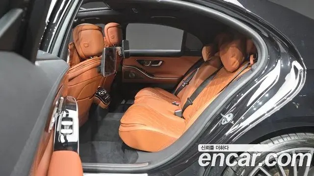 Mercedes-Benz S-Class 2023 — Photo 30/33