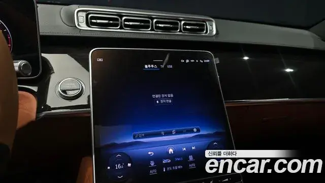 Mercedes-Benz S-Class 2023 — Photo 15/33