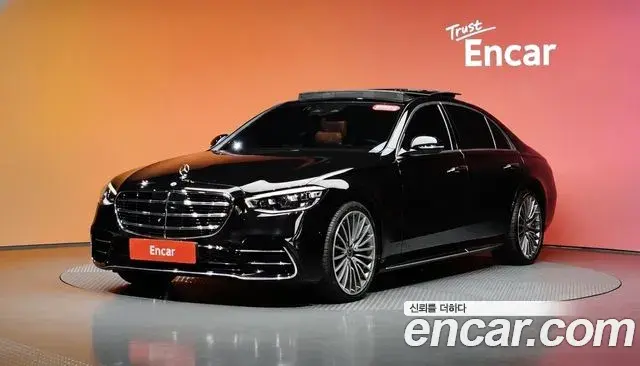 Mercedes-Benz S-Class 2023 — Photo 17/33