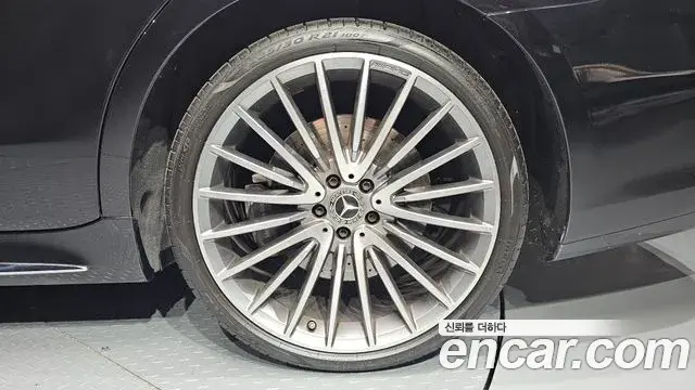 Mercedes-Benz S-Class 2023 — Photo 28/33