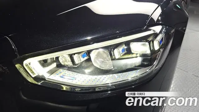 Mercedes-Benz S-Class 2023 — Photo 21/33