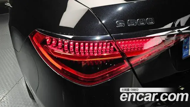 Mercedes-Benz S-Class 2023 — Photo 10/33