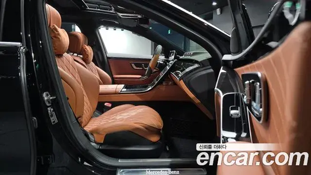 Mercedes-Benz S-Class 2023 — Photo 18/33