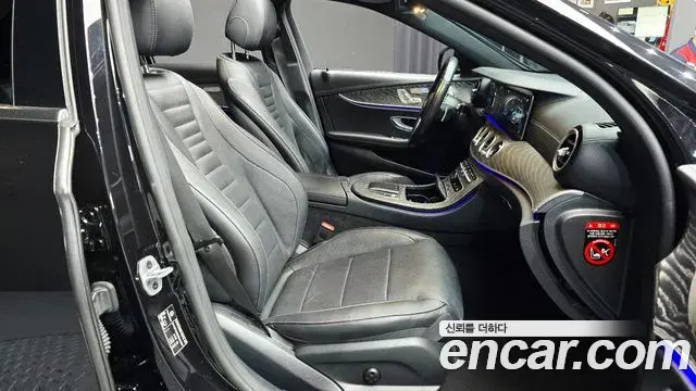 Mercedes-Benz E-Class 2022 — Фото 12/20