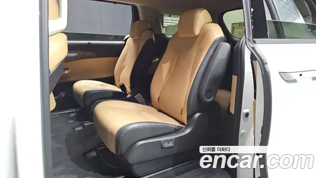 Kia Carnival 2021 — Фото 12/20
