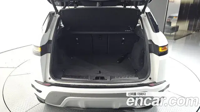 Land Rover Range Rover Evoque 2021 — Şəkil 28/36
