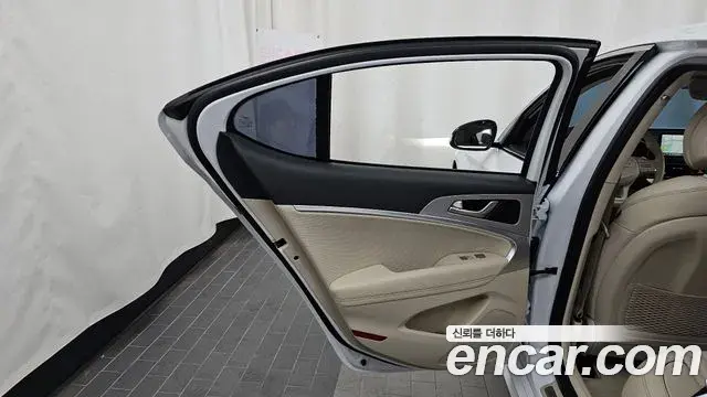 Genesis G70 2022 — ფოტო 21/34