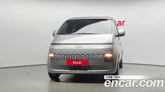 Hyundai Staria 2023 — Фото 3/20