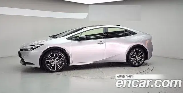 Toyota Prius 2024 — Photo 15/18