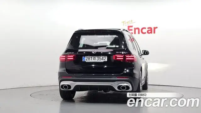 Mercedes-Benz GLB-Class 2025 — Photo 4/20