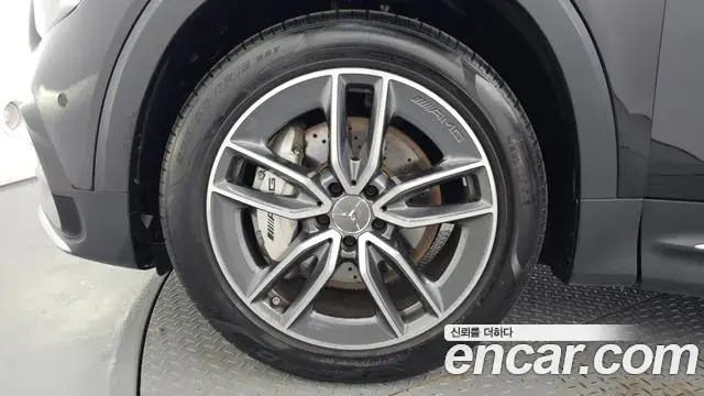 Mercedes-Benz GLB-Class 2025 — Photo 5/20