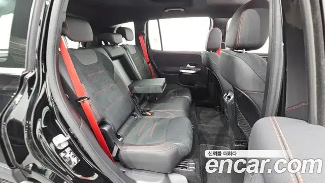 Mercedes-Benz GLB-Class 2025 — Photo 11/20
