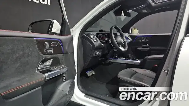 Mercedes-Benz GLB-Class 2025 — Фото 10/20