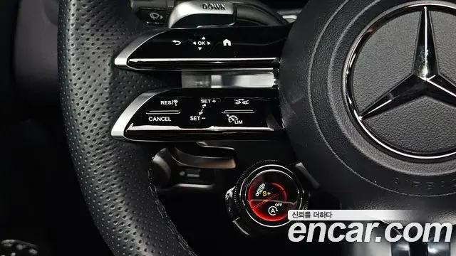 Mercedes-Benz GLB-Class 2025 — Фото 17/20