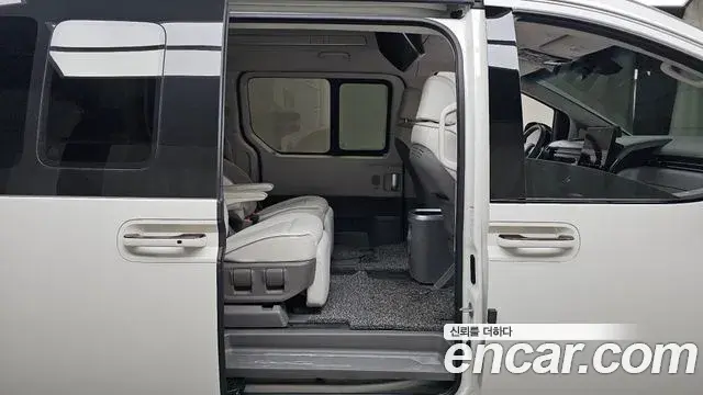 Hyundai Staria 2022 — Фото 11/20