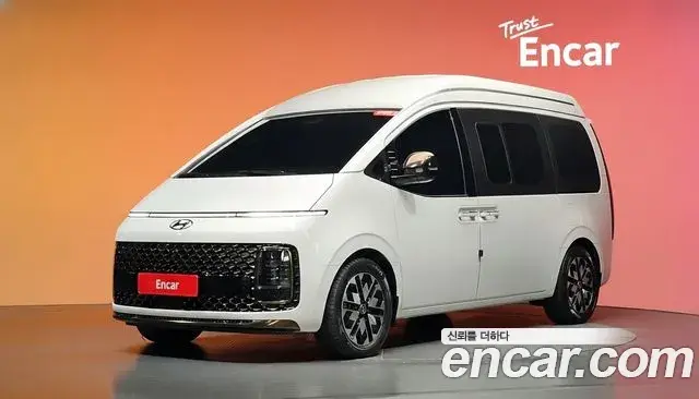 Hyundai Staria 2022 — Фото 1/20