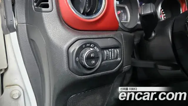 Jeep Wrangler 2021 — Фото 17/20