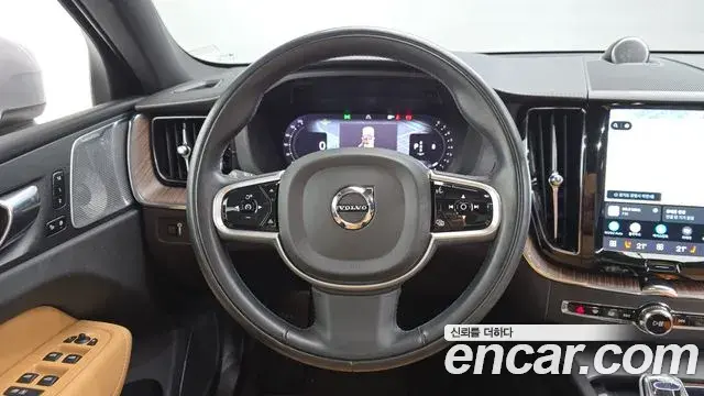 Volvo XC60 2021 — Фото 14/20