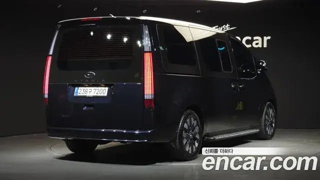Hyundai Staria 2023 — Фото 2/20